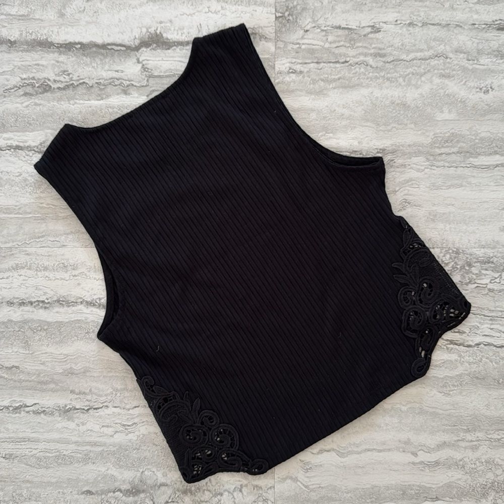 Black Ribbed Lace Bottom Cropped Top - Picture 2 of 4